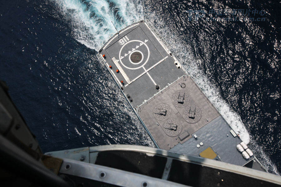 Chinese and Russian warships participating in the China-Russia "Joint Sea-2013" joint naval drill conduct joint escort drill in a designated exercise sea area on July 9, 2013. (China Military Online/Sun Yang) 