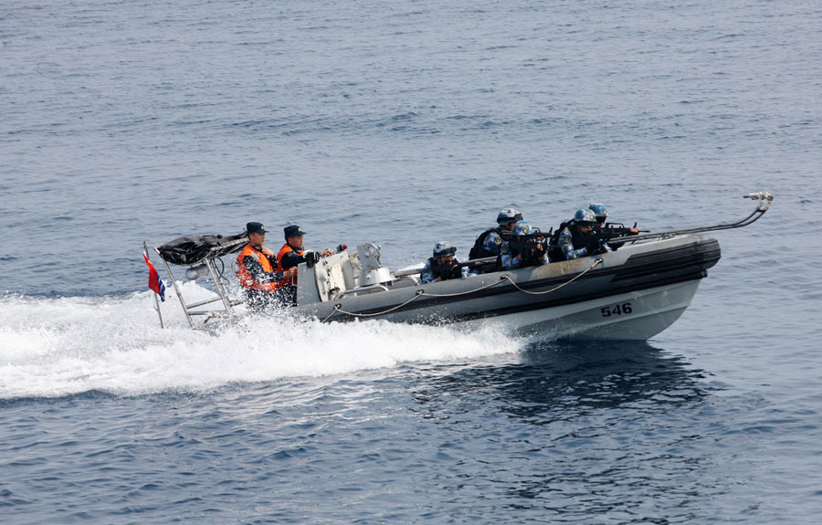 Chinese and Russian warships participating in the China-Russia "Joint Sea-2013" joint naval drill conduct joint escort drill in a designated exercise sea area on July 9, 2013. (China Military Online/Sun Yang) 