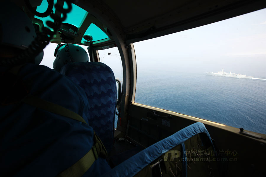 Chinese and Russian warships participating in the China-Russia "Joint Sea-2013" joint naval drill conduct joint escort drill in a designated exercise sea area on July 9, 2013. (China Military Online/Sun Yang) 