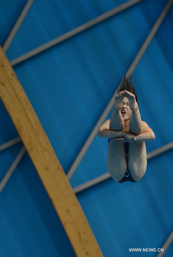 Zheng Shuangxue of China competes during the final of women's 3m Spingboard diving at the 27th Summer Universiade in Kazan, Russia, July 10, 2013. Zheng Shuangxue won the gold medal with 329.25. (Xinhua/Kong Hui)