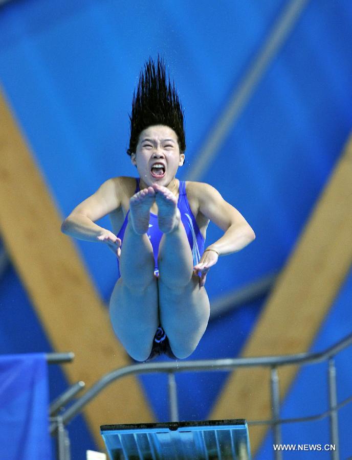 Zheng Shuangxue of China competes during the final of women's 3m Spingboard diving at the 27th Summer Universiade in Kazan, Russia, July 10, 2013. Zheng Shuangxue won the gold medal with 329.25. (Xinhua/Kong Hui)