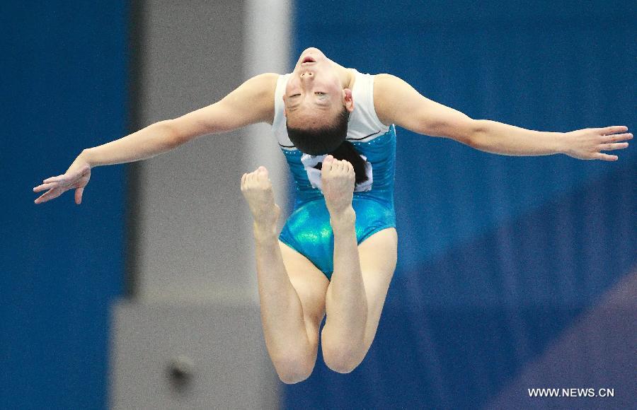 Zhang Yelinzi of China competes during the women's balance beam final at the 27th Summer Universiade in Kazan, Russia, July 10, 2013. Zhang Yelinzi won the gold medal with 15.150 points. (Xinhua/Ren Yuan)