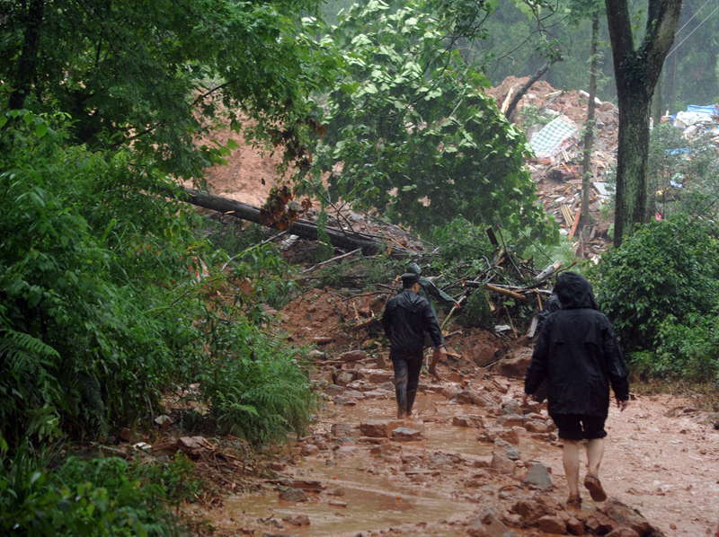 Rain-triggered landslide hits SW China’s Sichuan 