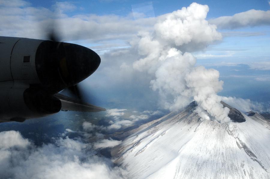 Image provided by the Armed Navy Secretariat of Mexico (SEMAR) shows steam and ash rising from the crater of the Popocatepetl volcano in Puebla, Mexico, on July 10, 2013. According to the lastest report from the National Center for Disaster Prevention, during the last 24 hours there have been 39 moderate exhalations of low magnitude in the volcano, and the volcanic alert remains in Phase 3 yellow. (Xinhua/SEMAR)