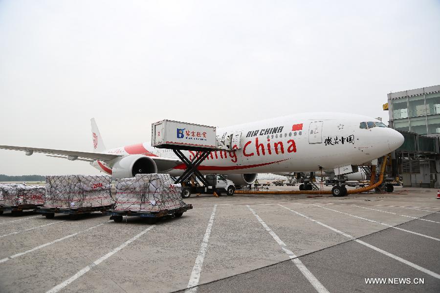 An Air China's plane for Houston parks on the tarmac at the airport in Beijing, China, July 11, 2013. Air China, China's flagship air carrier, launched nonstop flights between Beijing and Houston on July 11, and is scheduled to operate four roundtrip flights every week. The flights will be carried out by Boeing 777-300ER. (Xinhua/Fu Qi) 