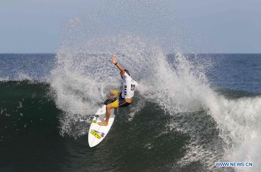 Patrick Gudauskas of the United States competes during El Salvador's Reef Pro Cup 2013 in La Libertad, El Salvador, on July 10, 2013. (Xinhua/Oscar Rivera)