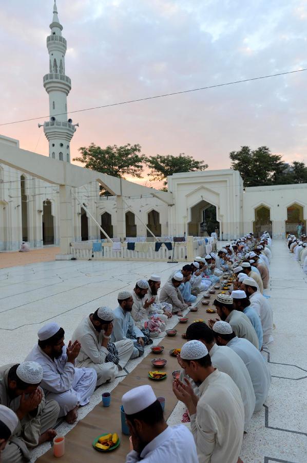 Pakistani Muslim devotees pray before breaking their fast at a mosque during the first day of the Muslim fasting month of Ramadan in northwest Pakistan's Peshawar on July 11, 2013. Iftar refers to the evening meal when Muslims break their fast during the holly month of Ramadan, a season of fasting and spiritual reflection. (Xinhua/Ahmad Sidique) 