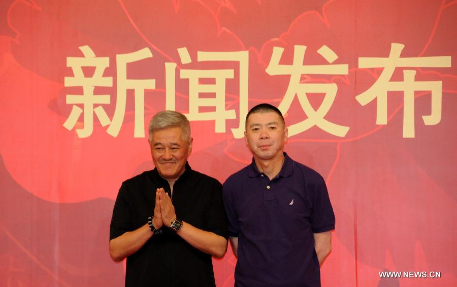 Chinese director Feng Xiaogang (R) and comedian Zhao Benshan are present at a press conference on China Central Television (CCTV)'s 2014 Spring Festival Gala in Beijing, China, July 12, 2013. Feng will be the general director of CCTV's 2014 Spring Festival Gala, CCTV announced on Friday. Zhao will be deputy general director in charge of the gala's comedy programming. (Xinhua/Wang Zhen) 