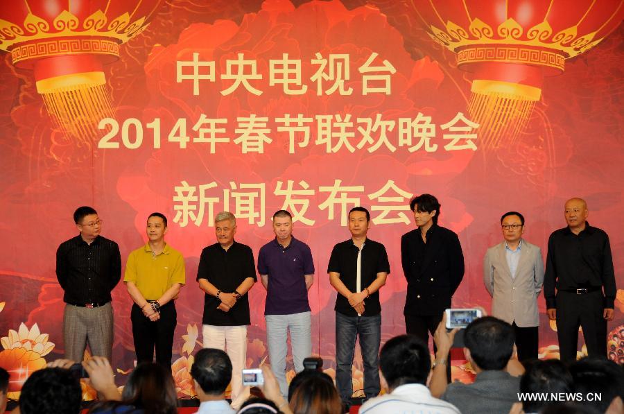 Chinese director Feng Xiaogang (4th L) and comedian Zhao Benshan (3rd L) are present at a press conference on China Central Television (CCTV)'s 2014 Spring Festival Gala in Beijing, China, July 12, 2013. Feng will be the general director of CCTV's 2014 Spring Festival Gala, CCTV announced on Friday. Zhao will be deputy general director in charge of the gala's comedy programming. (Xinhua/Wang Zhen) 