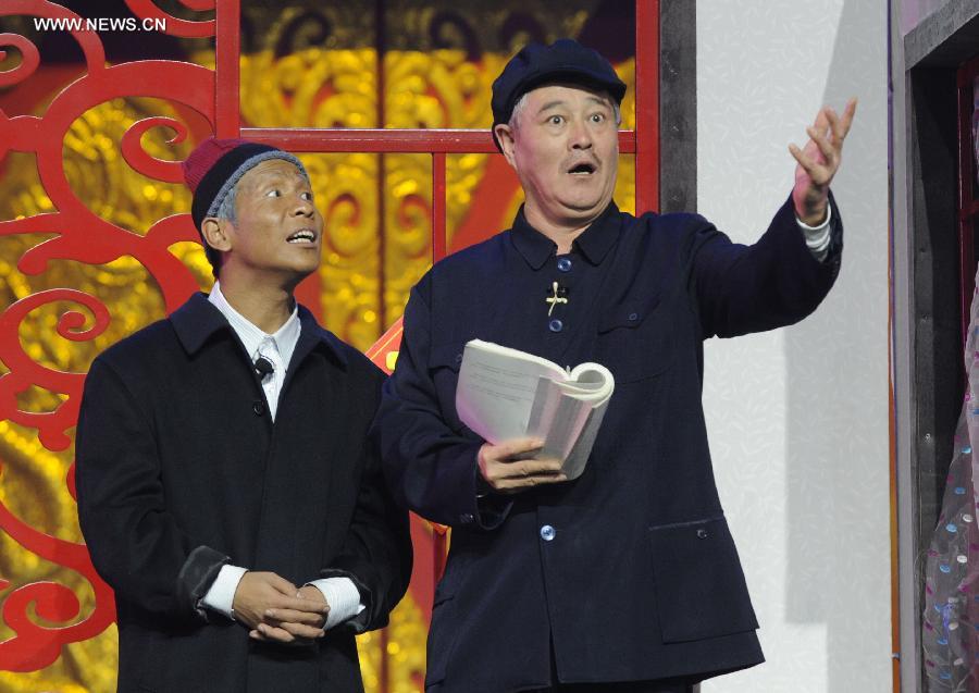 File photo taken on Jan. 6, 2012 shows comedian Zhao Benshan (R) performs a short play at the Liaoning Television's 2012 Spring Festival Gala in Shenyang, capital of northeast China's Liaoning province. Chinese well-known director Feng Xiaogang will be the general director of CCTV's 2014 Spring Festival Gala, CCTV announced on July 12, 2013. Zhao Benshan will be deputy general director in charge of the gala's comedy programming. (Xinhua)