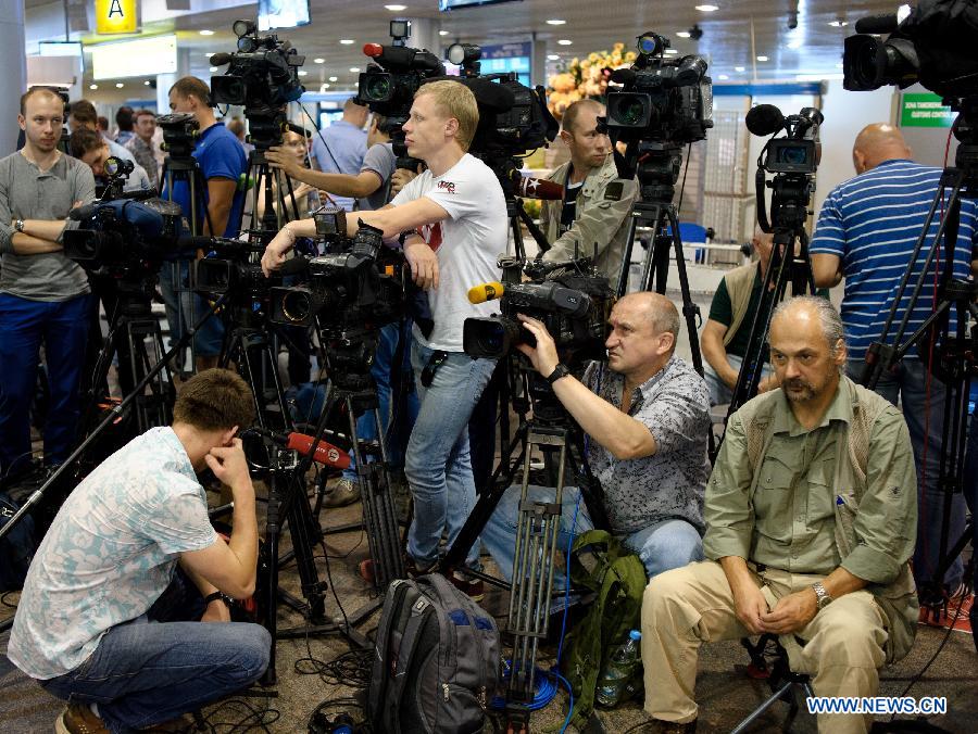 Media workers gather in Terminal F at Moscow's Sheremetyevo International Airport, Russia, on July 12, 2013. Former U.S. spy agency contractor Edward Snowden planned to meet with Russian activists, lawyers as well as representatives from other organizations on Friday, Moscow's Sheremetyevo airport authority confirmed. (Xinhua/Jiang Kehong) 