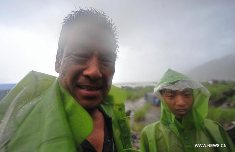 Fishermen return to the shore in the Linwei Village of the Luoyuan County, southeast China's Fujian Province, July 13, 2013. The local meteorological authority issued a red alert against typhoon as Typhoon Soulik approaches, bringing strong wind and rainstorms to the region. (Xinhua/Wei Peiquan) 