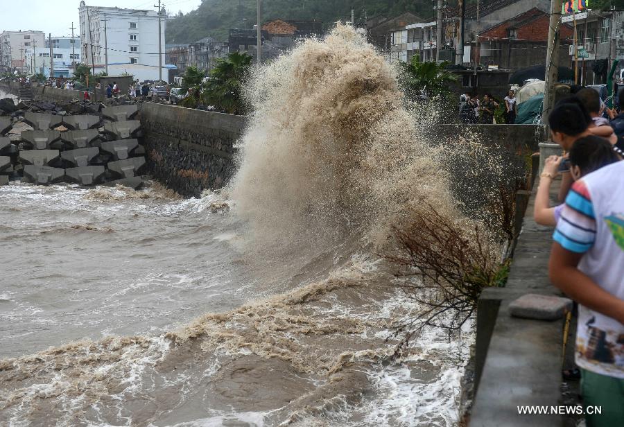 Big waves hit a sea dike in Cangnan County, east China's Zhejiang Province, July 13, 2013. Typhoon Soulik is expected to make a landfall in Fujian and Zhejiang provinces on the Chinese mainland between Saturday noon and late afternoon after it passes Taiwan. (Xinhua/Han Chuanhao) 