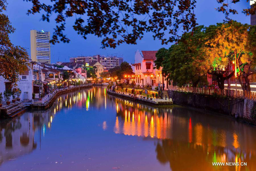 Photo taken on July 12, 2013 shows a view of Sungai Melaka in Melaka, Malaysia. Melaka and George Town, historic cities of the Straits of Malacca, were inscribed onto the list of UNESCO World Heritage Site in July 2008. (Xinhua/Chong Voon Chung)