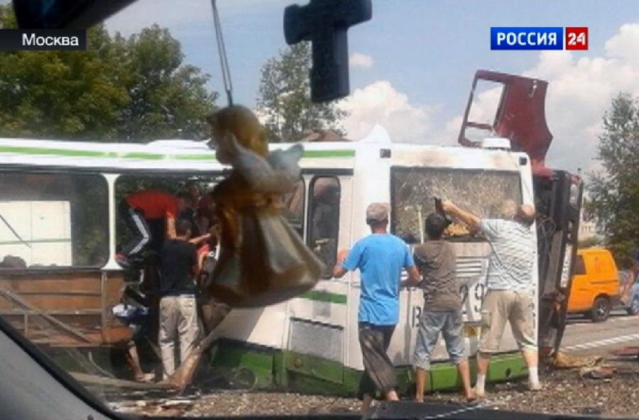 This TV screen grab of Russia 24 channel shows the crash accident site in Moscow, Russia, on July 13, 2013. At least 15 people were killed and dozens injured on Saturday when a truck crashed into a bus in Moscow, the Emergency Situations Ministry said. (Xinhua)