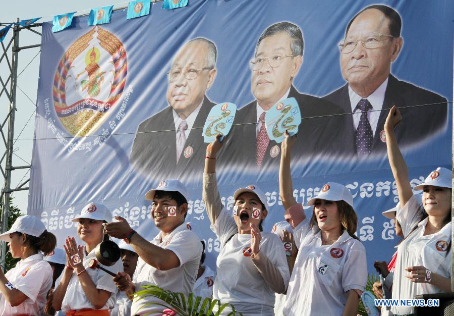 Garment and footwear workers attend a rally in Phnom Penh July 14, 2013. Around 10,000 garment and footwear workers took part in the rally on Sunday to round up votes for the ruling Cambodian People's Party ahead of the fifth National Assembly elections on July 28. (Xinhua/Phearum) 