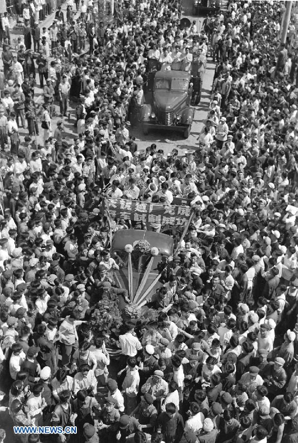 File photo taken on July 14, 1956 shows emloyees cheering up for the first batch of the Jiefang trucks made by the First Automotive Works Group (FAW) in China.  (Xinhua)