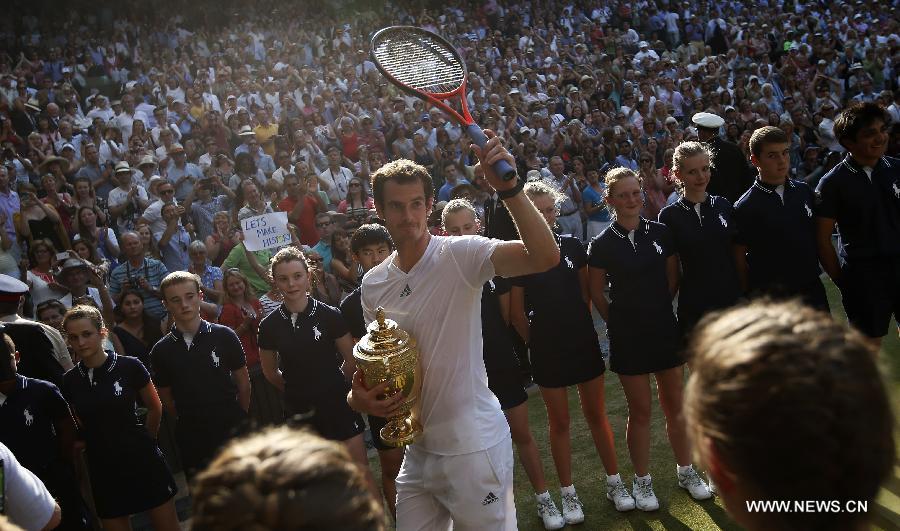 Andy Murray of Britain waves his racket to the crowd as he leaves the center court after the awarding ceremony for the men's singles final with Novak Djokovic of Serbia on day 13 of the Wimbledon Lawn Tennis Championships at the All England Lawn Tennis and Croquet Club in London, Britain, July 7, 2013. Andy Murray on Sunday won his first Wimbledon title and ended Britain's 77-year wait for a men's champion with a 6-4 7-5 6-4 victory over world number one Novak Djokovic. (Xinhua/Wang Lili)