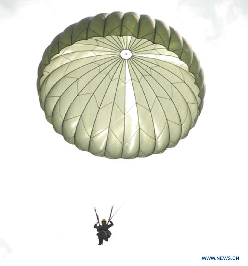 Photo released by Pakistan's Inter Services Public Relations (ISPR) office on July 14, 2013 shows a Pakistan Army lady officer descending after jumping out from a helicopter in northwest Pakistan's Peshawar. A total of 24 lady officers of Pakistan Army successfully completed 3 weeks of Basic Air Borne course at Para Training School in Peshawar. (Xinhua/ISPR) 