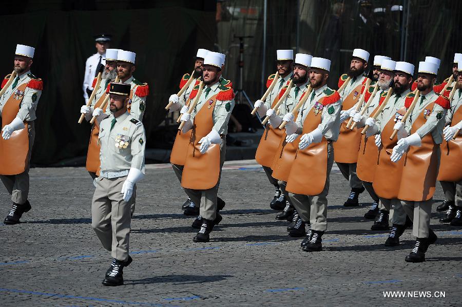 Members of Ecole polytechnique attend the Bastille Day military parade in Paris, France, on July 14, 2013. (Xinhua/Etienne Laurent) 