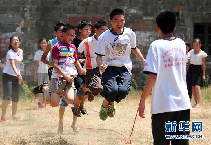 Universities' students from Hubei do aid education in Jiangxi(Xinhua photo)