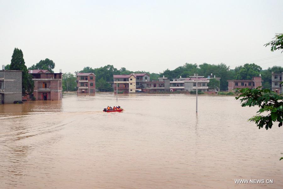 Rescuers evacuate stranded villagers in Taihe County, east China's Jiangxi Province, July 14, 2013. Affected by Typhoon Soulik, Taihe County has been battered by torrential rainfalls since July 13, forcing the evacuation of some 2,400 locals. (Xinhua/Liang Shengbin)