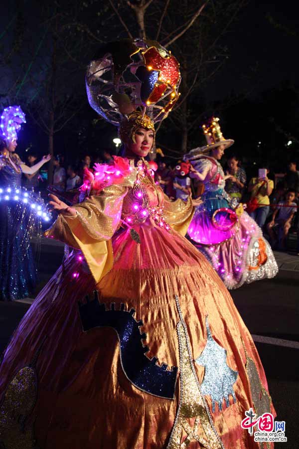 The photo taken on July 12 shows a trial operation at night at Beijing's Garden Expo Park. Starting July 19, the park will be open at night from 6:00 p.m. to 10:00 p.m. on every Friday and Saturday until September 20, staging light shows, float parades, international carnivals and more. (Photo: china.org.cn)