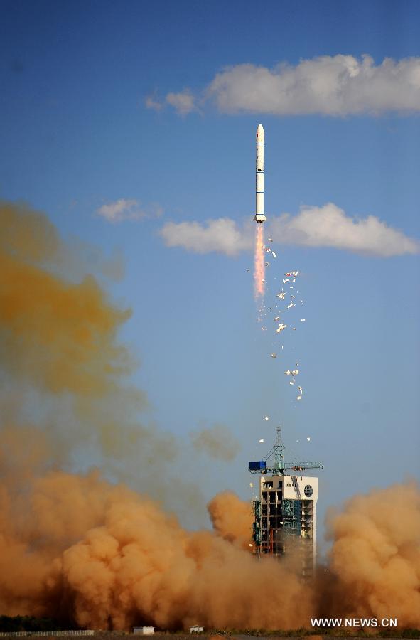 The Long March II-C carrier rocket carrying the experimental orbiter SJ-11-05 blasts off from the launch pad at the Jiuquan Satellite Launch Center in Jiuquan, northwest China's Gansu Province, July 15, 2013. China successfully sent the experimental orbiter into space on Monday, the Jiuquan Satellite Launch Center has announced. (Xinhua/Yan Yan)