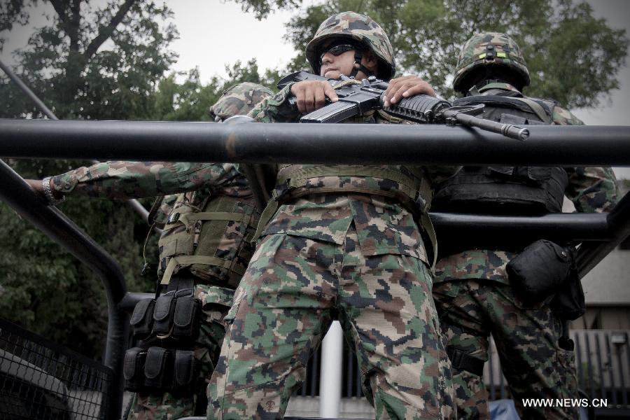 Elements of the Mexican Navy watch over the Assistant Attorney General's Office for Special Investigations on Organized Crime (SEIDO, for its Spanish acronym) after the capture of the aleged Drug Lord, Miguel Angel Trevino Morales, in Mexico City, Mexico, on July 16, 2013. The leader of the Zetas' Cartel, Miguel Angel Trevino Morales, also known as the Z-40, was captured on Monday's morning by members of the Mexican Navy, near Nuevo Laredo, Tamaulipas, according to a Mexican government spokesman. (Xinhua/Alejandro Ayala) 