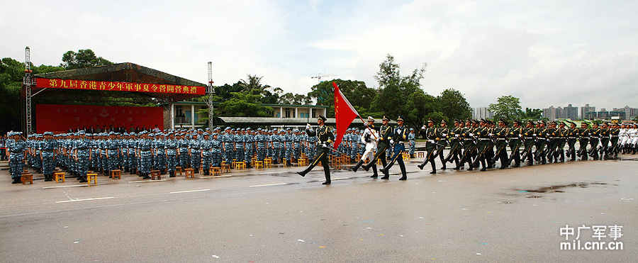 The opening ceremony of the 9th "Hong Kong Youth Military Summer Camp" is held at the San Wai Barracks of the Chinese People's Liberation Army (PLA) Garrison in the Hong Kong Special Administrative Region (HKSAR) on the morning of July 15, 2013. A total of 260 students from 143 middle schools joined the camp.  (mil.cnr.cn/Zhou Hanqng) 