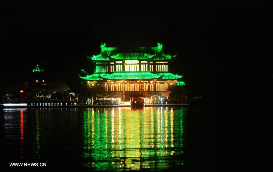 Photo taken on July 17, 2013 shows the night view of the Slender West Lake in Yangzhou, east China's Jiangsu Province. The night tour for visiting the Slender West Lake opened here on Wednesday. (Xinhua/Meng Delong) 