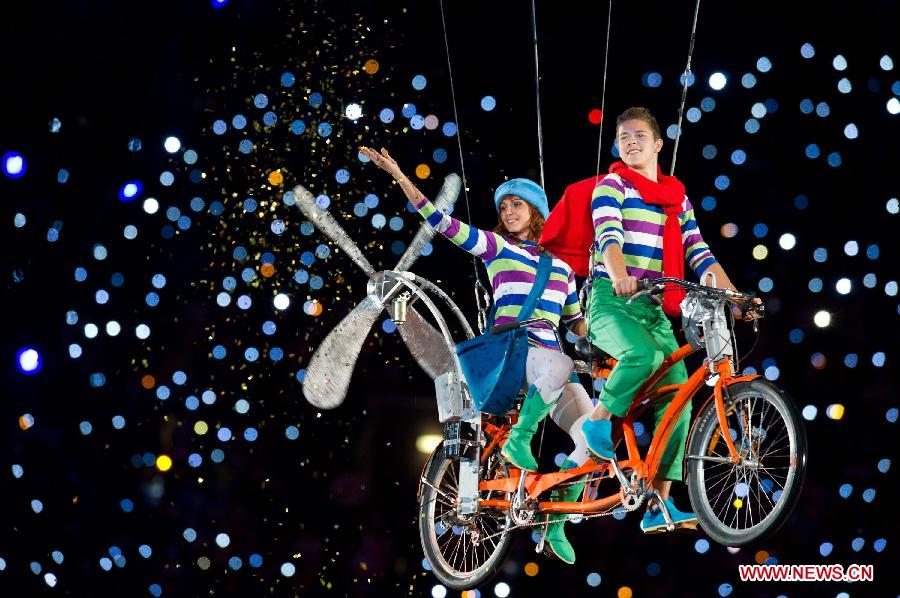 Artists perform at the closing ceremony of the 27th Universiade students Games in Kazan, 720 kilometers east of Moscow on July 17, 2013. (Xinhua/Jiang Kehong)