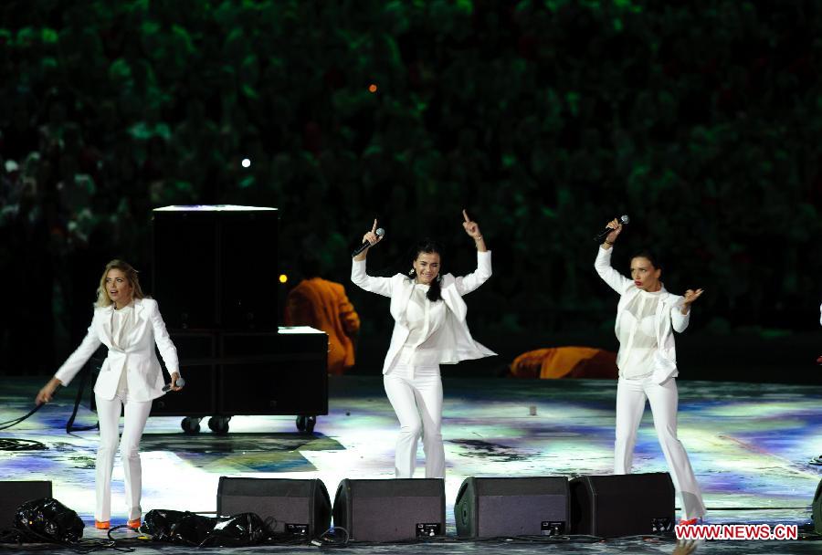 Artists perform at the closing ceremony of the 27th Universiade students Games in Kazan, 720 kilometers east of Moscow on July 17, 2013. (Xinhua/Jiang Kehong)