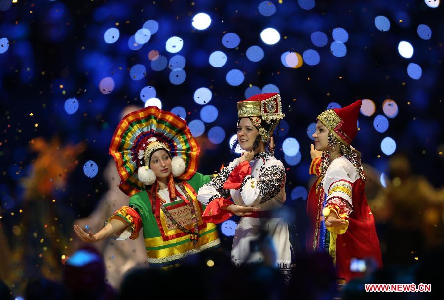 Artists perform at the closing ceremony of the 27th Universiade students Games in Kazan, 720 kilometers east of Moscow on July 17, 2013. (Xinhua/Meng Yongmin)