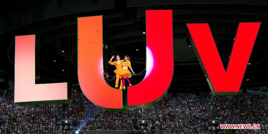 Artists perform at the closing ceremony of the 27th Universiade students Games in Kazan, 720 kilometers east of Moscow on July 17, 2013. (Xinhua/Jiang Kehong)