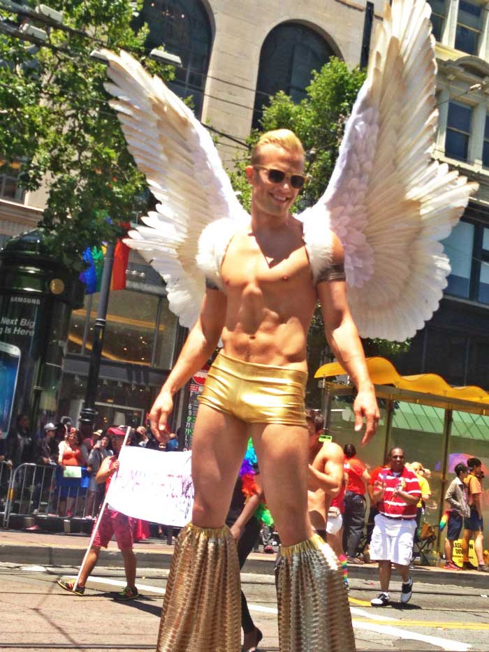 Participants march along the Market Street to a cheering crowd at the Pride Parade in San Francisco on June 30.(People’s Daily Online/Han Shasha)