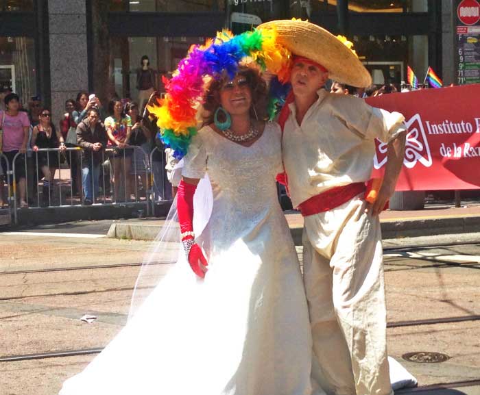 Participants march along the Market Street to a cheering crowd at the Pride Parade in San Francisco on June 30.(People’s Daily Online/Han Shasha)