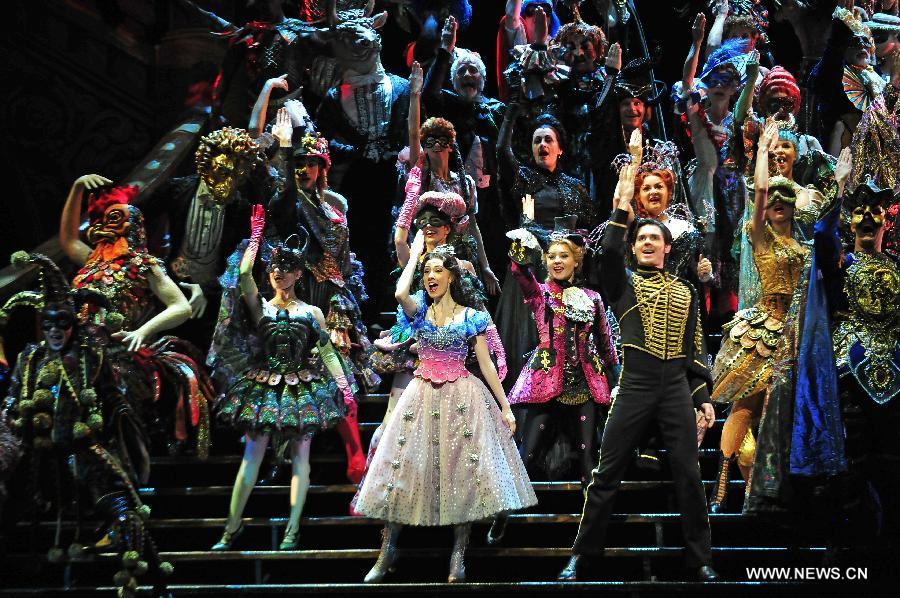 Actors perform musical "The Phantom of the Opera" for the media at Marina Bay Sands Theatre in Singapore, on July 18, 2013. (Xinhua/Then Chih Wey)