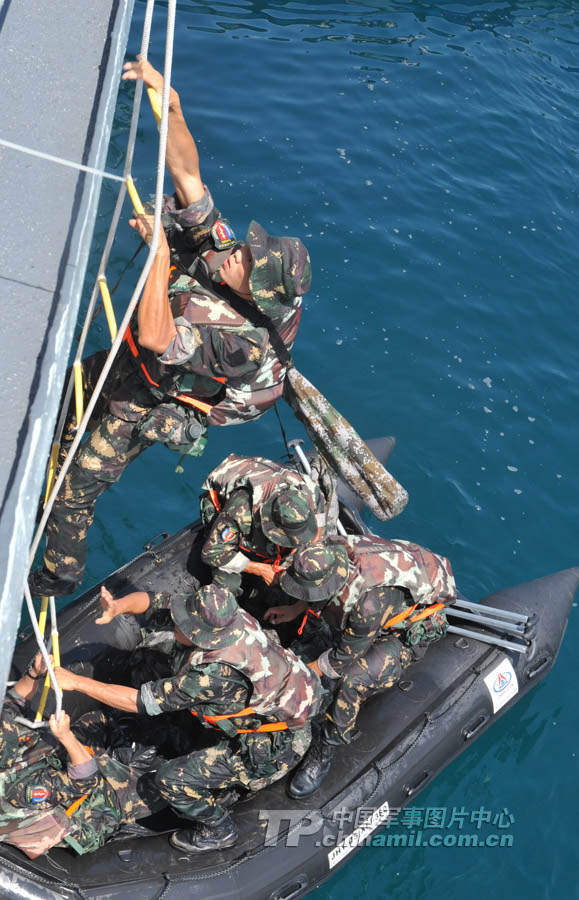 The competition of maritime subjects wraps up in mid June. The military competition is a comprehensive competition consisting of land subjects and maritime subjects. The land competition subject of the Special Operation Forces of the Chinese People's Liberation Army (PLA) was officially held on July 16, 2013. (China Military Online/Li Jing)  