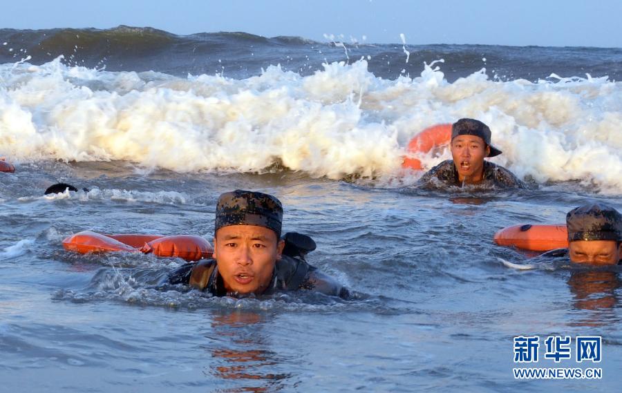 Chu Kewei, a college graduate-turned-commander, cherishes the dream to defend his country. [Photo/Xinhua]