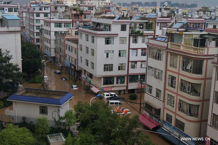 Photo taken on July 19, 2013 shows a flooded street in Kunming, capital of southwest China's Yunnan Province. Kunming was hit by a heavy rainstorm from Thursday to Friday. Kunming's meteorologic center on Friday issued a blue alert for rainstorm. (Xinhua/Liu Kelin)