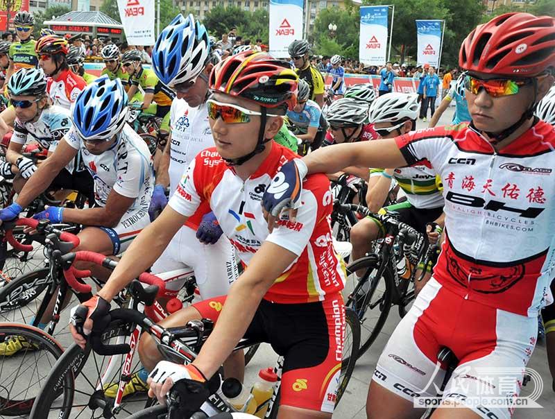 Riders in the cycling race.(People's daily online)