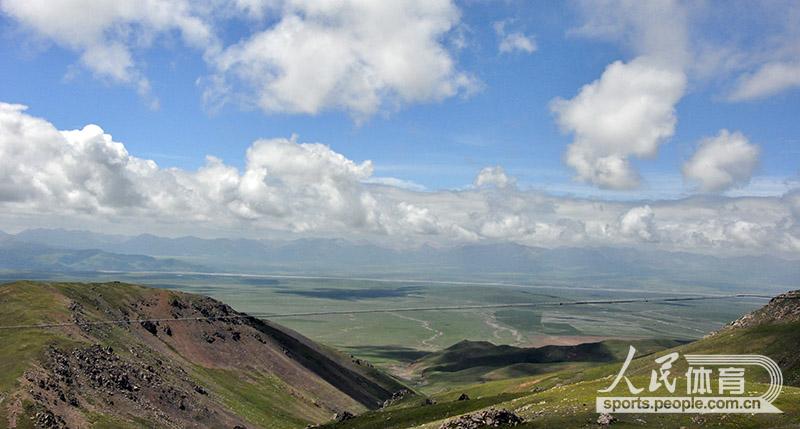 The breathtaking scenery during the cycling race.(People's daily online)