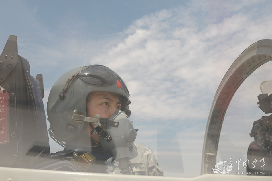 Chinese female fighter pilots (xinhuanet.com)