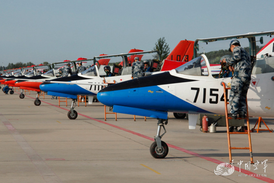 Chinese female fighter pilots (xinhuanet.com)