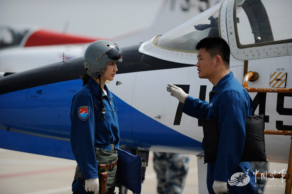 Chinese female fighter pilots (xinhuanet.com)