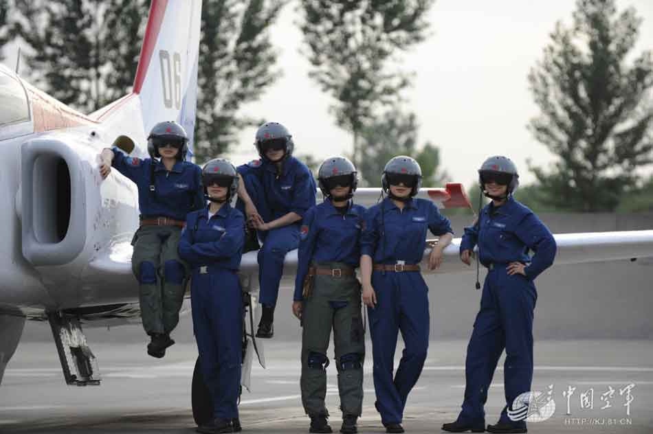 Chinese female fighter pilots (xinhuanet.com)