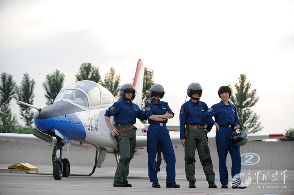 Chinese female fighter pilots (xinhuanet.com)