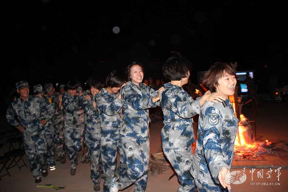 Chinese female fighter pilots (xinhuanet.com)