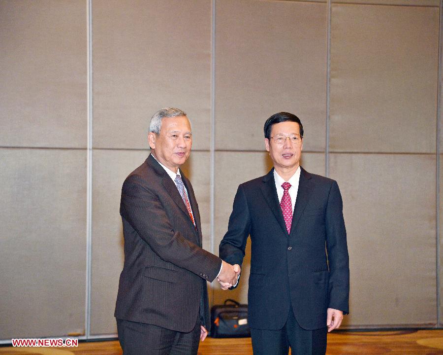 Chinese Vice Premier Zhang Gaoli (R) shakes hands with Thai Deputy Prime Minister Nivatthamrong Boonsongpaisal in Guiyang, capital of southwest China's Guizhou Province, July 19, 2013. Zhang Gaoli on Friday met with four foreign leaders who will attend the opening ceremony of the Eco-Forum Global in Guiyang. (Xinhua/Wang Ye)